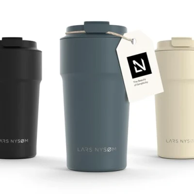 Abbildung von LARS NYSØM Thermo Kaffeebecher to go 500ml Travel Mug 0,5 Liter mit Isolierung Auslaufsicherer Edelstahl Thermobecher für Kaffee und Tee unterwegs Teebecher (Stone Blue, 500ml)