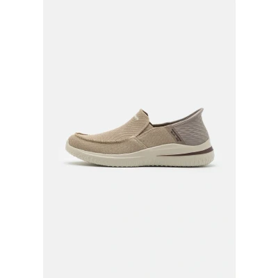 Abbildung von Skechers Delson 3.0 Slipper, Herren, Größe: 40, Taupe Schuhe