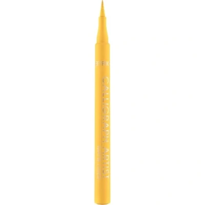 Abbildung von Catrice Calligraph Artist Matte Liner, Eyeliner, Nr. 040, Gelb, sofortiges Ergebnis, farbintensiv, matt, vegan, ohne Mikroplastikpartikel, Nanopartikel frei, Parfüm, 1er Pack (1.1ml)