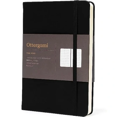 Abbildung von Ottergami Bullet Journal Notizbuch gepunktet Hochwertiges, dickes Papier mit 150 g/m² und 144 Seiten The Pro A5 dotted Bulletjournal Punktraster Veganer Ledereinband
