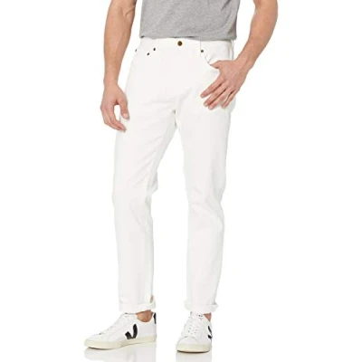 Abbildung von Amazon Essentials Herren Stretchjeans, athletische Passform, Grellweiß, 33W / 29L