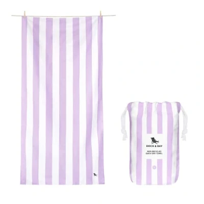 Abbildung von Dock &amp; Bay Strandtuch schnell trocknend, sandfrei kompakt, leicht 100% recycelt inklusive Tasche Cabana Light Lombok Lilac Large (160x90cm, 63x35)