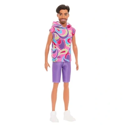 Abbildung von Barbie Fashionistas Ken Puppe Nr. 227 mit Outfit, das an den Totally Hair Look erinnert, brünette Modepuppe kurzem Bart und schlankem Körperbau, Sammelfigur zum 65. Jubiläum, HRH26
