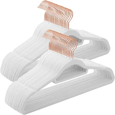 Abbildung von SONGMICS Kleiderbügel Samt, 50er Set, Bügel, rutschfest, kleine Stange für Krawatten, 360 drehbarer Haken, 0,6 cm dick, platzsparend, 43,5 lang, Mäntel, Hosen, Roségold Hellrosa CRF21PK50