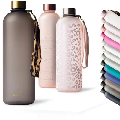 Abbildung von MAMEIDO Trinkflasche 1,5l &amp; 1l Kohlensäure geeignet, auslaufsichere mit Zeitmarkierung als Trinkerinnerung, Wasserflasche BPA frei für Sport (Urban Taupe Gold, 1500ml)