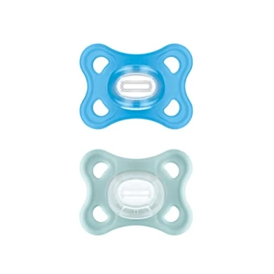 Abbildung von MAM Comfort Schnuller im 2er Set, besonders kleiner und leichter Baby für Neugeborene &amp; Babys aus 100% Silikon, mit weichem SkinSoft Saugteil Schnullerbox, 3 12 Monate, blau