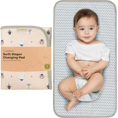 Abbildung von Tragbares Wickelunterlage für Unterwegs Waschbar Faltbar Baby Wickelauflage Wasserdicht Kleines, Leicht Wickelunterlagen (Wild Patrol)