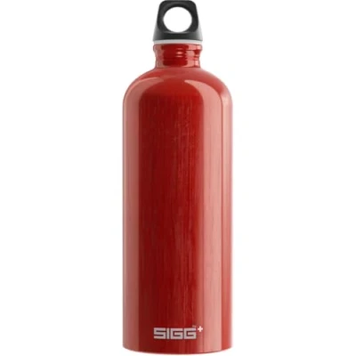 Abbildung von SIGG Alu Trinkflasche Traveller Rot Klimaneutral Zertifiziert Für Kohlensäurehaltige Getränke Geeignet Auslaufsicher Federleicht BPA frei Outdoor 1L