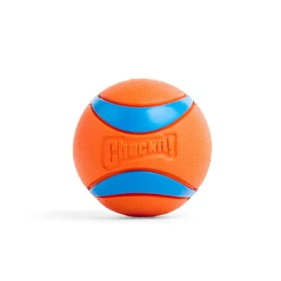 Abbildung von Chuckit Ultra Ball Medium 1 Jagdball für Hunde Robuster und vielseitiger der auf Wasseroberfläche schwimmt Kompatibel mit Launchern 6,5 cm Durchmesser, Mehrfarbig