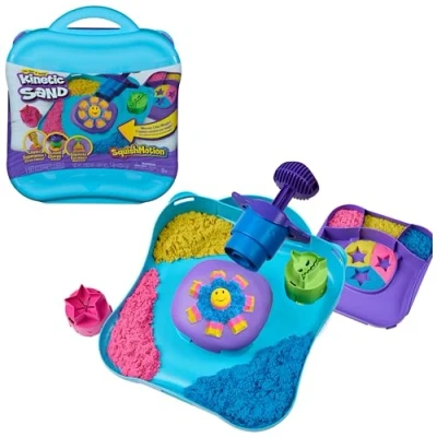 Abbildung von Kinetic Sand Squishy Spaß Spielset mit 453 g original magischem aus Schweden in DREI Farben, Stempel und 5 Werkzeugen für kreatives Indoor Sandspiel, Kinder ab Jahren