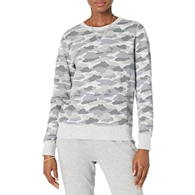 Abbildung von Amazon Essentials Damen Sweatshirt aus French Terry Fleece mit Rundhalsausschnitt (Erhältlich in Übergröße), Hellgrau Tarnmuster, M