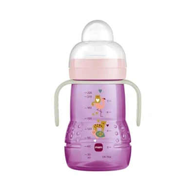 Abbildung von MAM Trainer+ Night Trinklernflasche (220 ml), Trinkbecher mit leuchtendem Griff für den Übergang zum Becher, Trinklernbecher tropffreiem Sauger und Trinkschnabel, 4+ Monate, Schildkröte