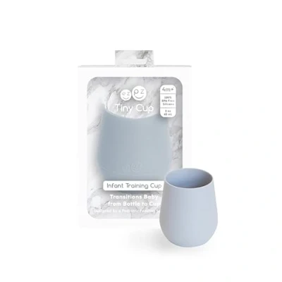 Abbildung von Ezpz Tiny Cup 4 Monate + Trainingsbecher für Babys, 100% Silikon, entworfen von einem Spezialisten Kindernahrung, Hellgrau