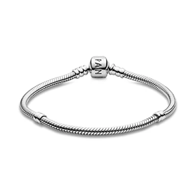 Abbildung von PANDORA Moments Schlangen Gliederarmband mit Zylinderverschluss aus Sterling Silber, kompatibel Charms und Anhängern der Kollektion, Größe: 20cm