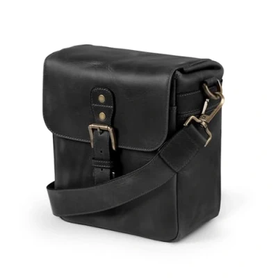 Abbildung von MegaGear MG1328 Torres Mini Kameratasche Kuriertasche aus echtem Leder für Spiegellose, Sofortbild und DSLR Kameras