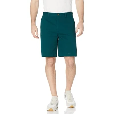 Abbildung von Amazon Essentials Herren Klassisch Geschnittene Chinoshorts, 23 cm, Dunkelgrün, 33W