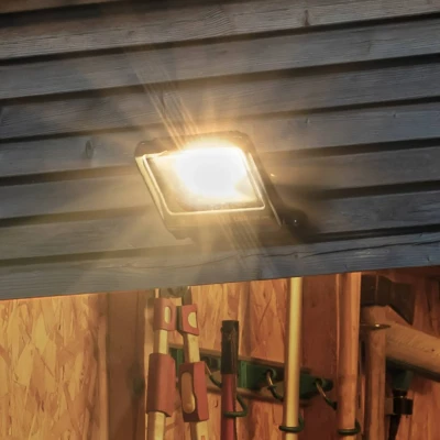 Abbildung von LEDVANCE LED Fluter, Leuchte für Außenanwendungen, Warmweiß, 245 mm x 210 43 mm, ENDURA FLOOD, Single Pack
