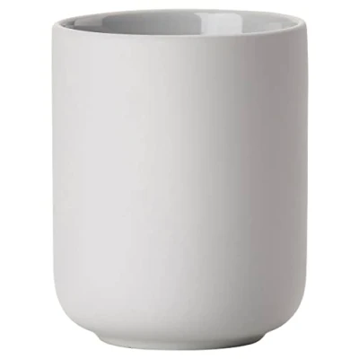 Abbildung von Zone Denmark Ume Zahnputzbecher, Zahnbürstenhalter, Zahnbürstenbecher, aus Steinzeug/Keramik, Schönes &amp; Praktisches Badezimmer Zubehör, Durchm. 8,3 cm, Höhe 10,3 Soft Grey (Hellgrau)