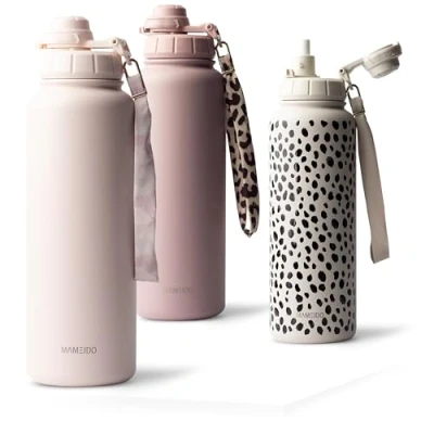 Abbildung von MAMEIDO Thermosflasche 500ml mit Strohhalm, Trinkflasche Kinder Edelstahl isoliert, Wasserflasche auslaufsicher BPA frei (Blush Kissed, 0,5l)
