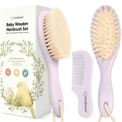 Abbildung von Baby Haarbürste &amp; Kamm Set Bürste mit weichen Ziegenborsten, Holz Babyhaarbürsten und Babykamm Set, Babybürste Neugeborene, Kleinkind, Säuglings Haarbürste, Wiegenkappe (Oval, Thistle)