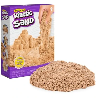 Abbildung von Kinetic Sand 2,5 kg original magischer kinetischer aus Schweden, naturbraun, bekannt Kindergärten, ideal für kreatives Indoor Sandspiel, Kinder ab 3 Jahren
