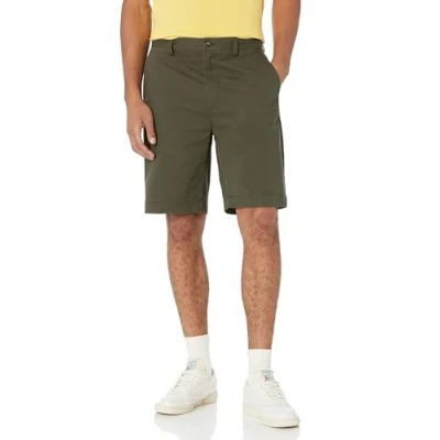 Abbildung von Amazon Essentials Herren Klassisch Geschnittene Chinoshorts, 23 cm, Olivgrün, 33W