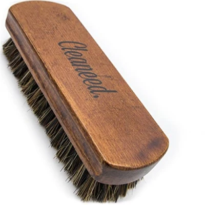 Abbildung von Cleaneed Premium Leder und Textilbürste Extra schonend Einfache Pflege &amp; Reinigung Reinigungsbürste für Polster, Leder, Alcantara, Kunstleder, Cabrio Verdecke, Auto Innenraum