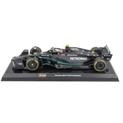 Abbildung von Bburago 1:24 F1 Mercedes AMG W14 E mit Helm, Hardcase #44 Hamilton