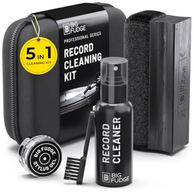 Abbildung von Big Fudge 5 in 1 Reinigungsset für Vinyl Schallplatten Reinigung inkl. weicher Samtbürste, Stylus Gel, Reinigungslösung, Kohlefaser Bürste &amp; Tasche Professioneller Reiniger