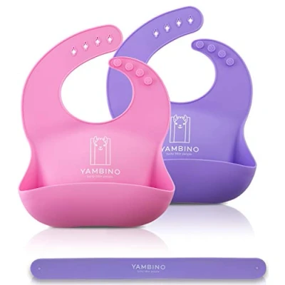 Abbildung von 2er Set Babylätzchen mit Haltegurt 30x22cm BPA frei weiches Lätzchen Silikon Auffangschale Kleckerfrei Essen Wasserdicht einfache Reinigung, spülmaschinenfest YAMBINO® (Rosa/Lila)
