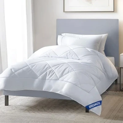 Abbildung von Dreamzie Bettdecke 135x200 cm Übergangsdecke Steppdecke 300gsm Antiallergisch Schlafdecke Öeko Tex Zertifizierte Decke Mitteldick 135 x 200