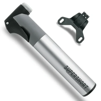 Abbildung von SKS GERMANY SUPERSHORT Minipumpe für Fahrräder (Fahrradpumpe mit Teleskopfunktion, abnehmbarem Aluminiumrohr und ergonomischem T Griff, passend alle Ventilarten, inkl. Pumpenhalter), silber