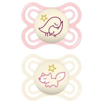 Abbildung von MAM Perfect Night Schnuller im 2er Set, leuchtend Dunkeln, zahnfreundlicher Baby aus nachhaltigen &amp; bio erneuerbaren Materialien, mit Schnullerbox, 0 6 Monate, Vogel/Fuchs