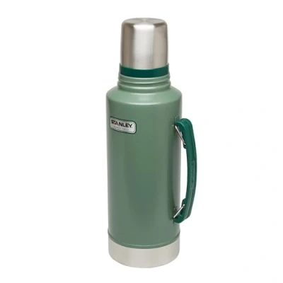 Abbildung von Stanley Classic Legendary Thermoskanne 1.9L Hält 32 Stunden Heiß oder Kalt Spülmaschinenfest Auslaufsicherer Deckel dient als Becher Isolierflasche BPA Frei Edelstahl Thermosflasche
