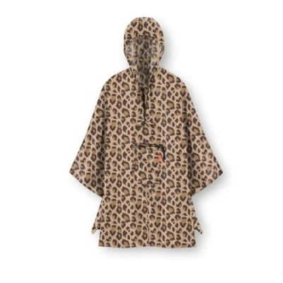 Abbildung von reisenthel mini maxi poncho leo macchiato Klein verpackter Regencape aus hochwertigem Polyestergewebe Ansprechendes Design mit weiter Kragenöffnung