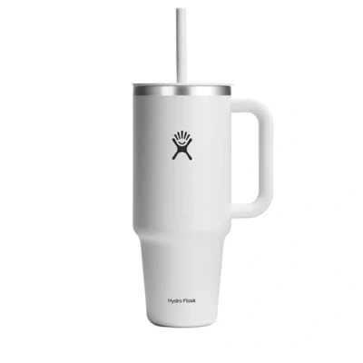 Abbildung von HYDRO FLASK Travel Tumbler Thermobecher 1180 ml (40 Oz) mit verschließbarem Press In Strohhalmdeckel Edelstahl Doppelwandige Vakuumisolierung Spritzwassergeschützter Deckel White