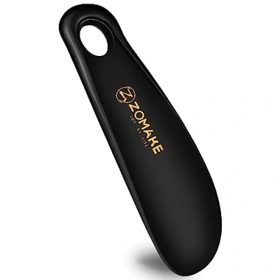 Abbildung von ZOMAKE Mini Schuhlöffel Klein Kunststoff,Kurz Schuhanzieher Plastik Shoe Horn Schwarz 18.5cm Kleiner mit Wandhalterung
