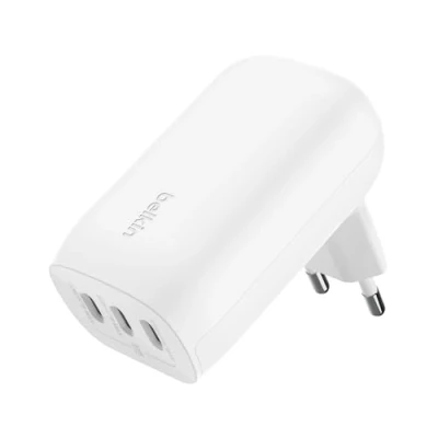 Abbildung von Belkin BoostCharge USB C Ladegerät mit DREI Anschlüssen und PPS (67 W), PD 3.1 iPhone Schnellladegerät für die 16 Serie, 15 MacBook Pro, AirPods, Galaxy Weiß