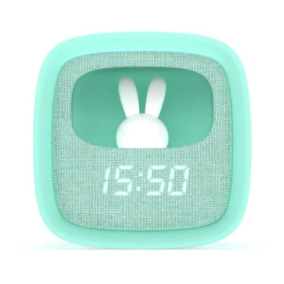 Abbildung von Wecker mit Nachtlicht Billy Clock Kinderwecker Hase Vorderseite Stoff Soft Touch Silikon Rahmen Digitaler Lichtwecker Datum, Uhrzeit &amp; 3 Weckfunktionen Variable Helligkeit Blau Mob