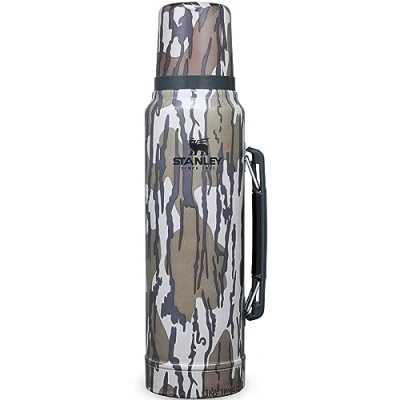 Abbildung von Stanley Classic Legendary Thermosflasche 1L Thermos Hält 24 Stunden Heiß oder Kalt Edelstahl Thermoskanne BPA Frei Spülmaschinenfest Country DNA