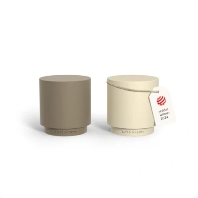Abbildung von LARS NYSØM Salz und Pfefferstreuer Set Edelstahl Salzstreuer, Minimalistisches Design Gewürzstreuer, leicht nachfüllbar (Brown/Beige)