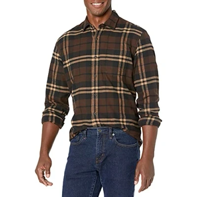 Abbildung von Amazon Essentials Herren Langarmhemd aus Flanell (in Übergröße erhältlich), Dunkelbraun Karomuster, XL