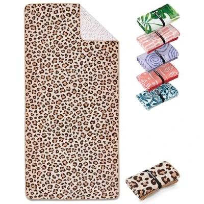 Abbildung von Fit Flip Strandtuch XXL Mikrofaser Badetuch Strandtücher leicht und schnelltrocknend 100% recyceltes Handtuch Strandhandtuch zum Baden (Leo 160x90cm)