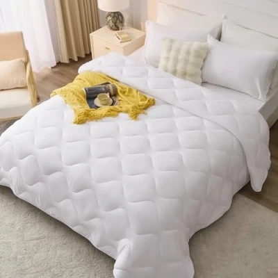 Abbildung von WAVVE Bettdecke 200x200cm Ganzjahresdecke 4 Jahreszeiten, Steppdecke 270gsm Mikrofaser 200x200 cm, Super Weiche Zudecke Schlafdecke Atmungsaktive 200 x Weiß