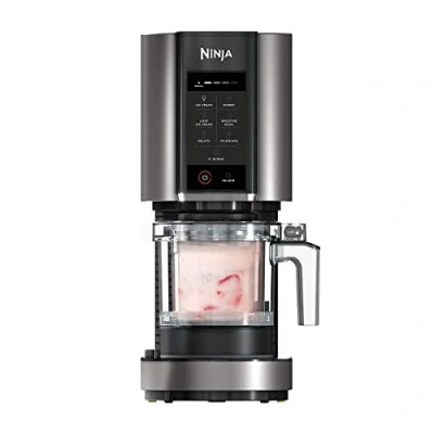 Abbildung von Ninja CREAMi Eismaschine &amp; Dessertmaschine mit 3 Behältern, 7 Programmen, Herstellung von Eis, Gelato, Sorbet, Smoothie Bowls, Milchshakes und mehr, Schwarz/Silber, 1,4L Eiscreme Kapazität, NC300EU