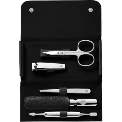 Abbildung von ZWILLING Maniküreset (5 Teilig, Pediküreset in Reisegröße, mit Nagelknipser, Echt Leder Etui), Edelstahl Poliert, Schwarz