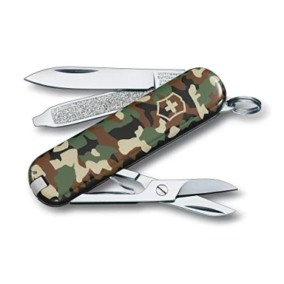 Abbildung von Victorinox Schweizer Taschenmesser, Klein, Classic SD, Multitool, Swiss Army Knife mit 7 Funktionen, Klinge, Nagelfeile, Schraubendreher, Grün Camouflage