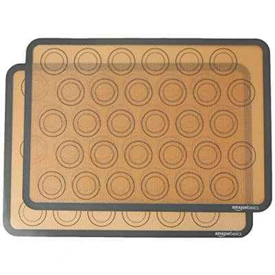 Abbildung von Amazon Basics Rechteckig Backmatte für Macarons aus Silikon, Braun, Schwarz, 2 Stück, 29.5 x 41.9 cm
