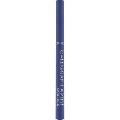 Abbildung von Catrice Calligraph Artist Matte Liner, Eyeliner, Nr. 060, Blau, sofortiges Ergebnis, farbintensiv, matt, vegan, ohne Mikroplastikpartikel, Nanopartikel frei, Parfüm, 1er Pack (1.1ml)