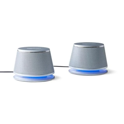Abbildung von Amazon Basics Stereo 2.0 Lautsprecher für PC oder Laptop, 3,5 mm AUX Eingang, USB Stromversorgung, 1 Paire, Silber